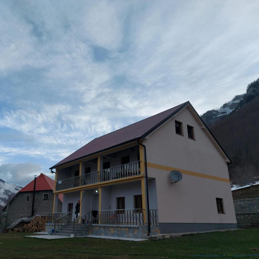 Guest House Trojani Lepushe Bagian luar foto